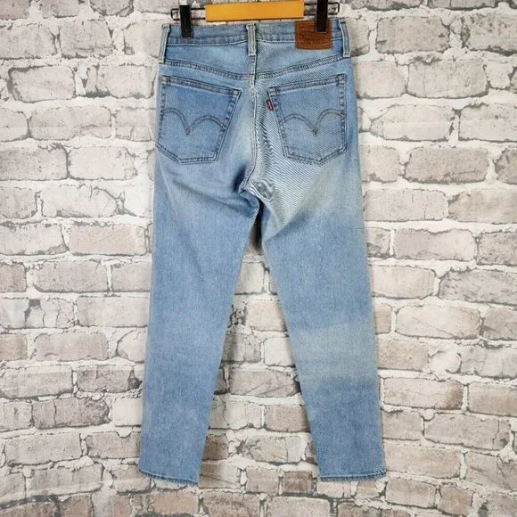 Levi's Wedgie Cropped Jean Button Fly Light Wash Size 24 - Picture 10 of 16